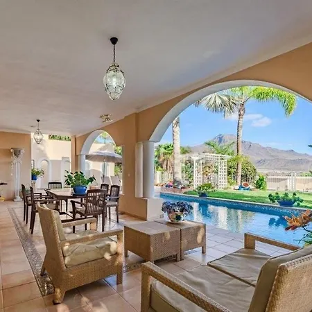 Oceanview Villa With Heated Pool 别墅 阿德耶
